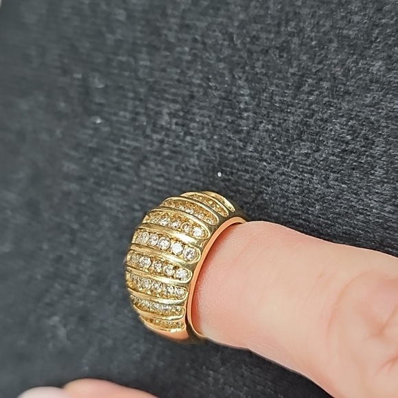 10KT YELLOW GOLD AND DIAMOND DOME WEDDING OR ANNIVERSARY RING - Picture 12 of 14